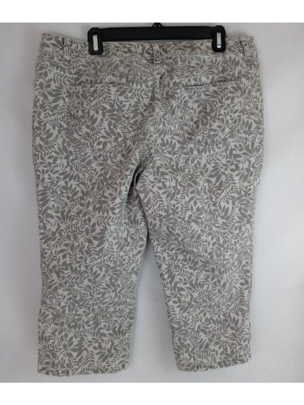 Christopher Banks Petite Women's Denim Capri Jeans With Floral Leaf Design 16P